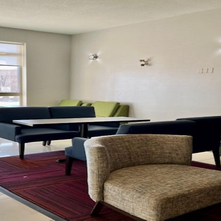 Holiday Inn Express Hotel & Suites-Edmonton South By Ihg Ngoại thất bức ảnh