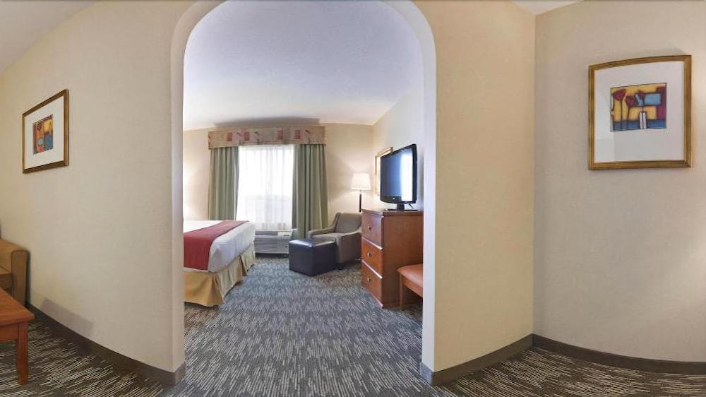 Holiday Inn Express Hotel & Suites-Edmonton South By Ihg Ngoại thất bức ảnh