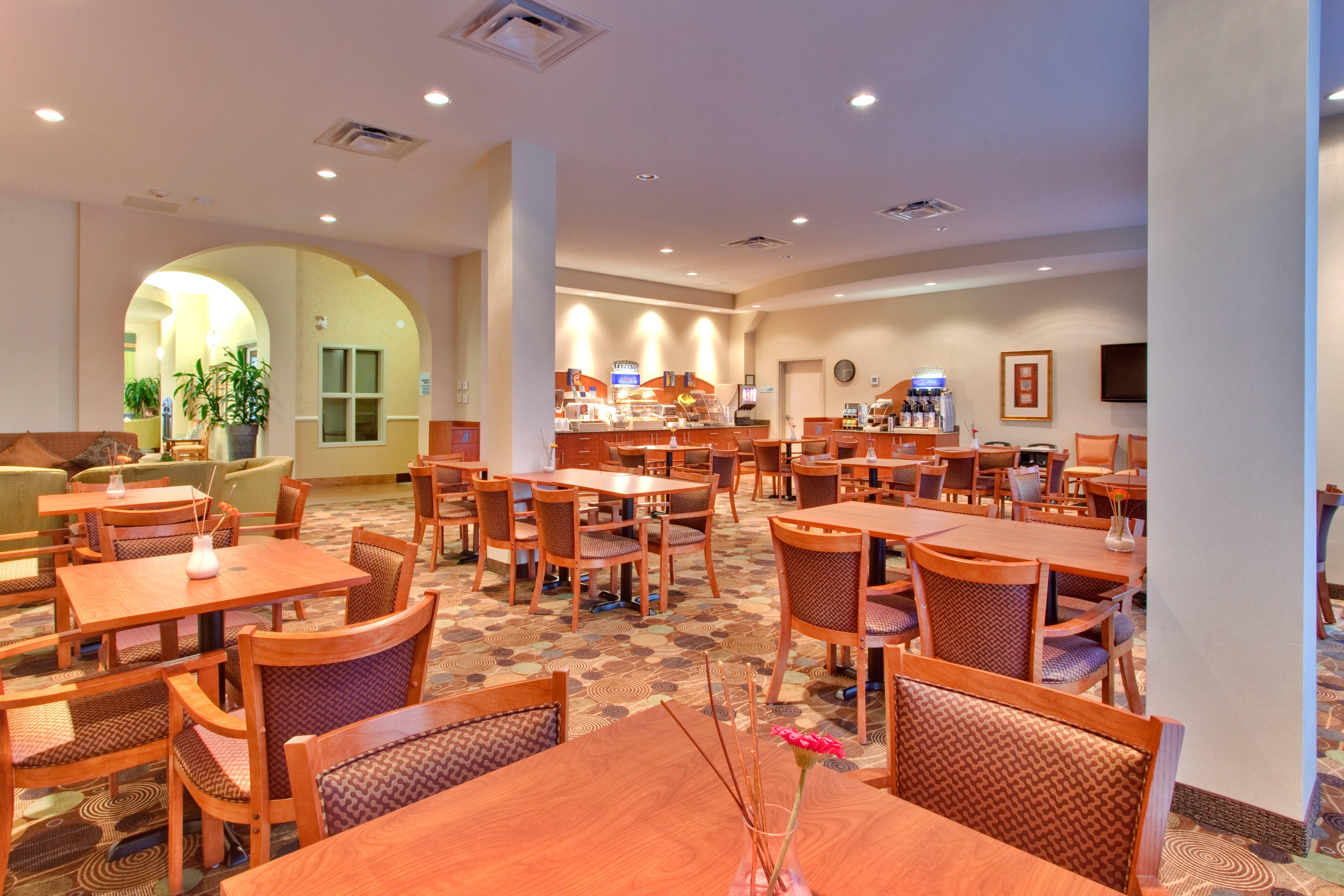 Holiday Inn Express Hotel & Suites-Edmonton South By Ihg Ngoại thất bức ảnh