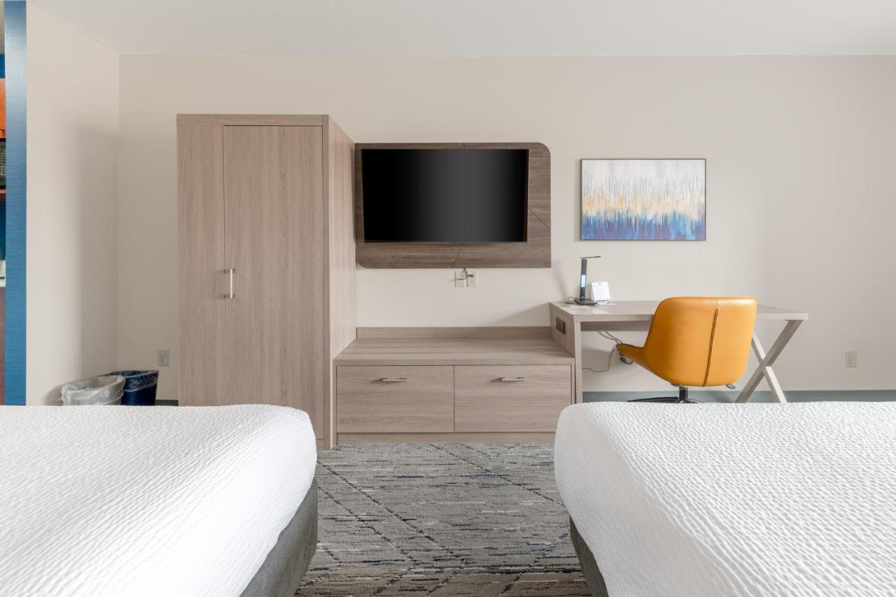 Holiday Inn Express Hotel & Suites-Edmonton South By Ihg Ngoại thất bức ảnh