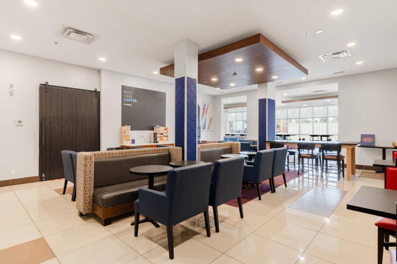 Holiday Inn Express Hotel & Suites-Edmonton South By Ihg Ngoại thất bức ảnh