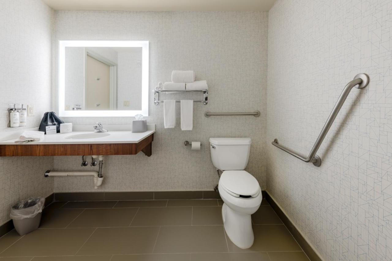 Holiday Inn Express Hotel & Suites-Edmonton South By Ihg Ngoại thất bức ảnh