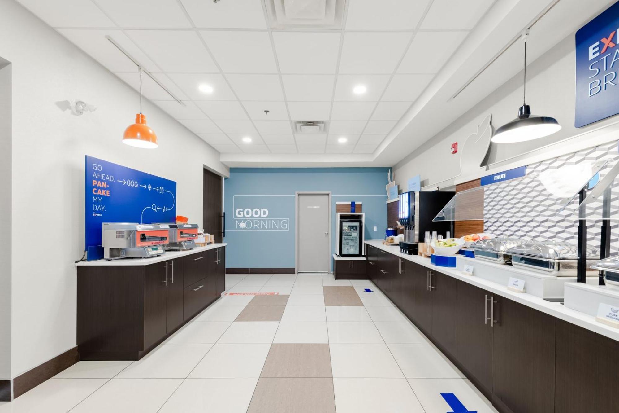 Holiday Inn Express Hotel & Suites-Edmonton South By Ihg Ngoại thất bức ảnh