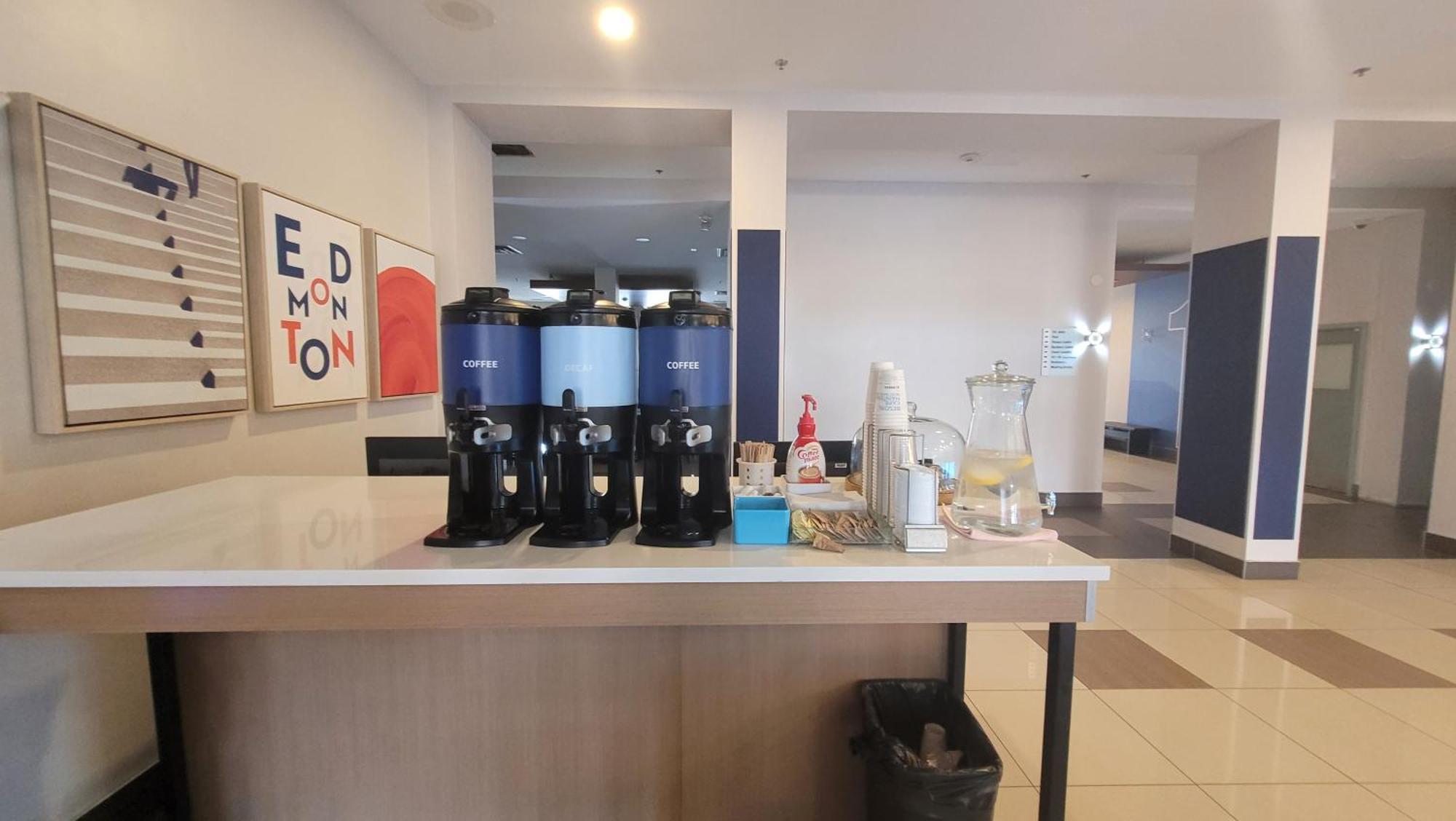 Holiday Inn Express Hotel & Suites-Edmonton South By Ihg Ngoại thất bức ảnh