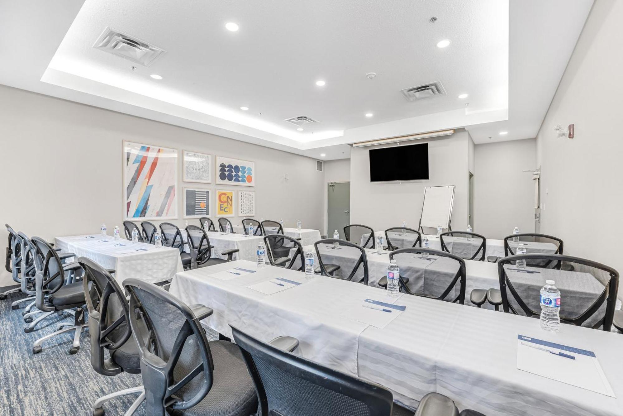 Holiday Inn Express Hotel & Suites-Edmonton South By Ihg Ngoại thất bức ảnh