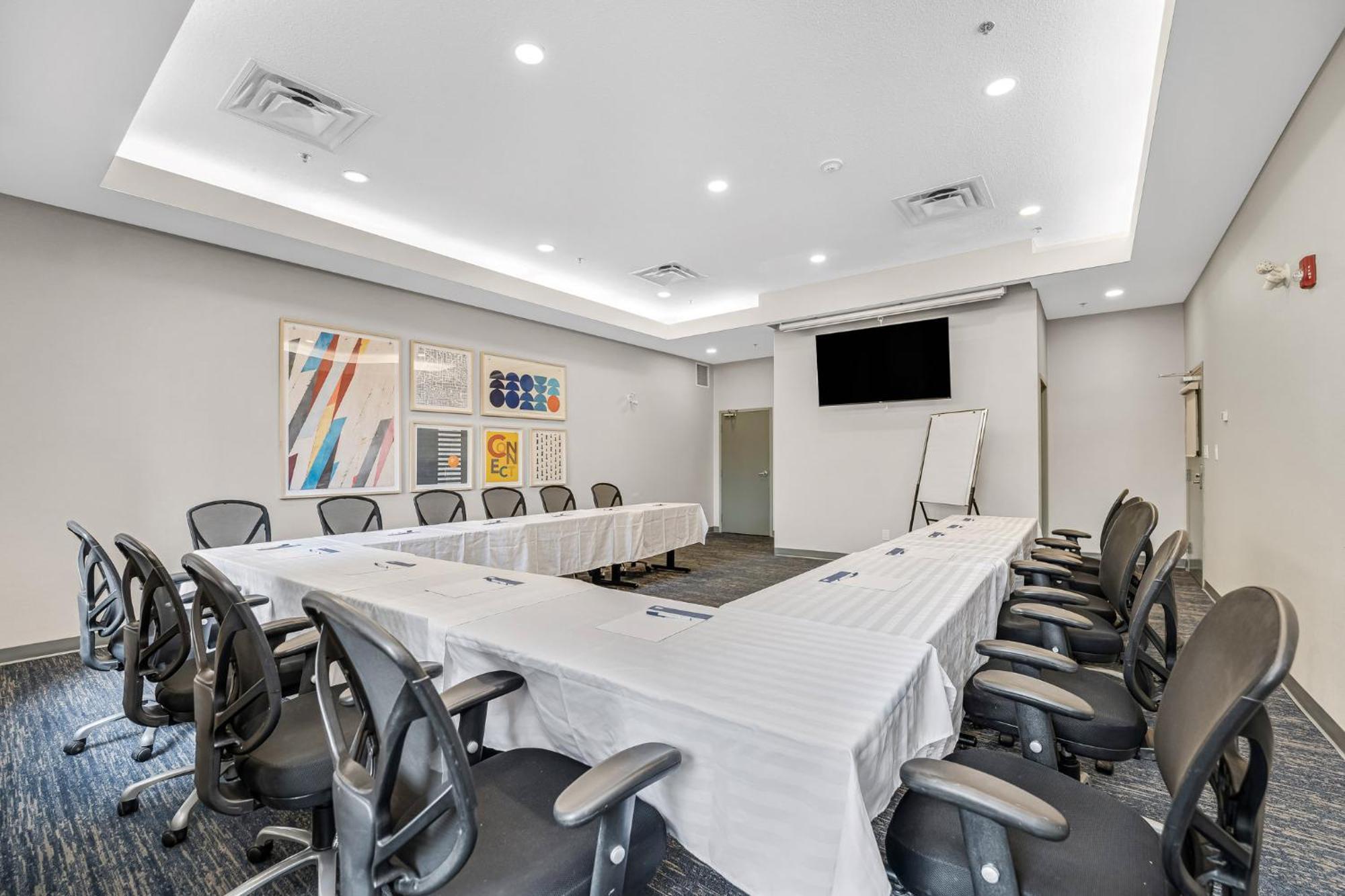 Holiday Inn Express Hotel & Suites-Edmonton South By Ihg Ngoại thất bức ảnh