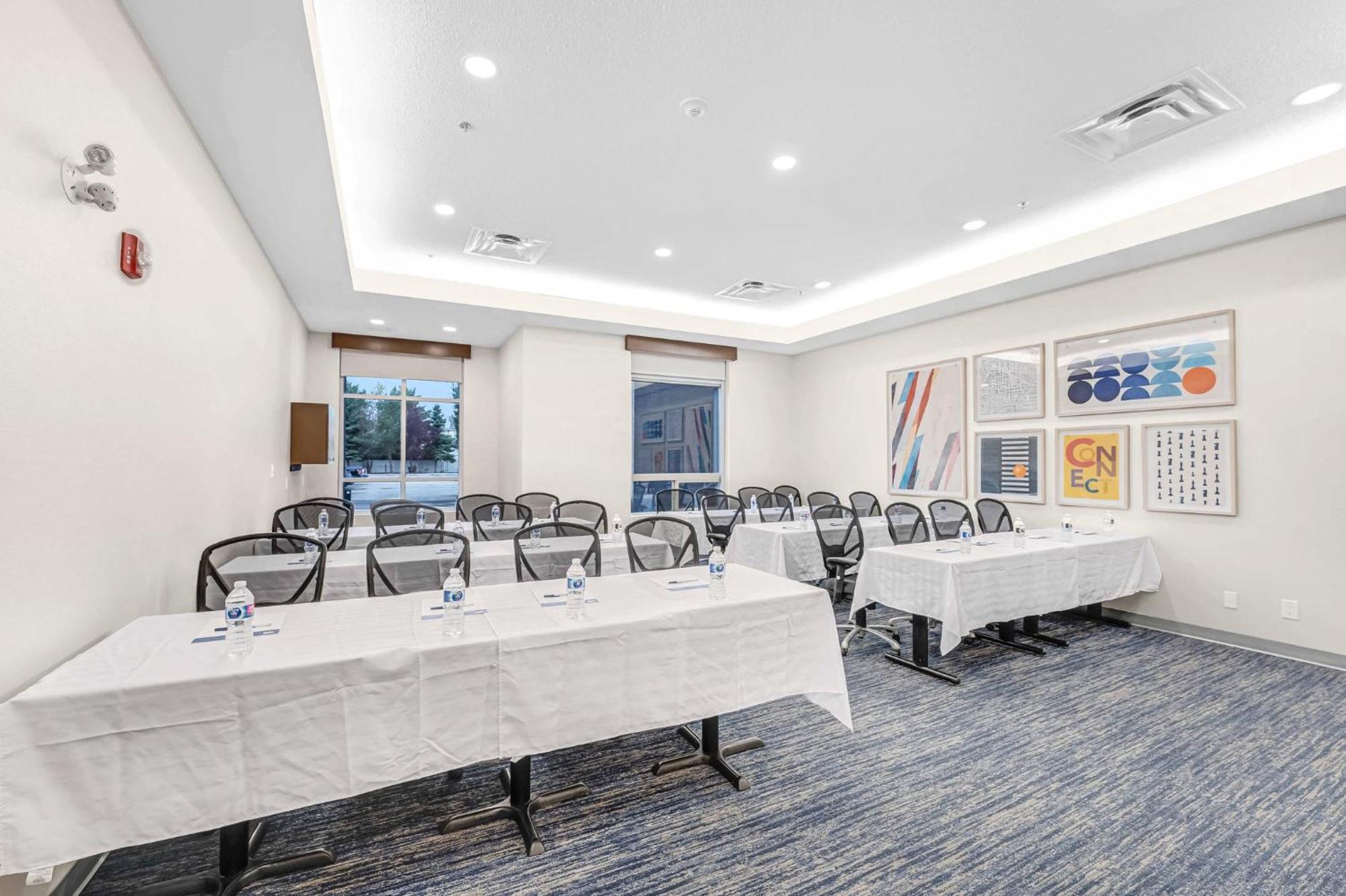 Holiday Inn Express Hotel & Suites-Edmonton South By Ihg Ngoại thất bức ảnh