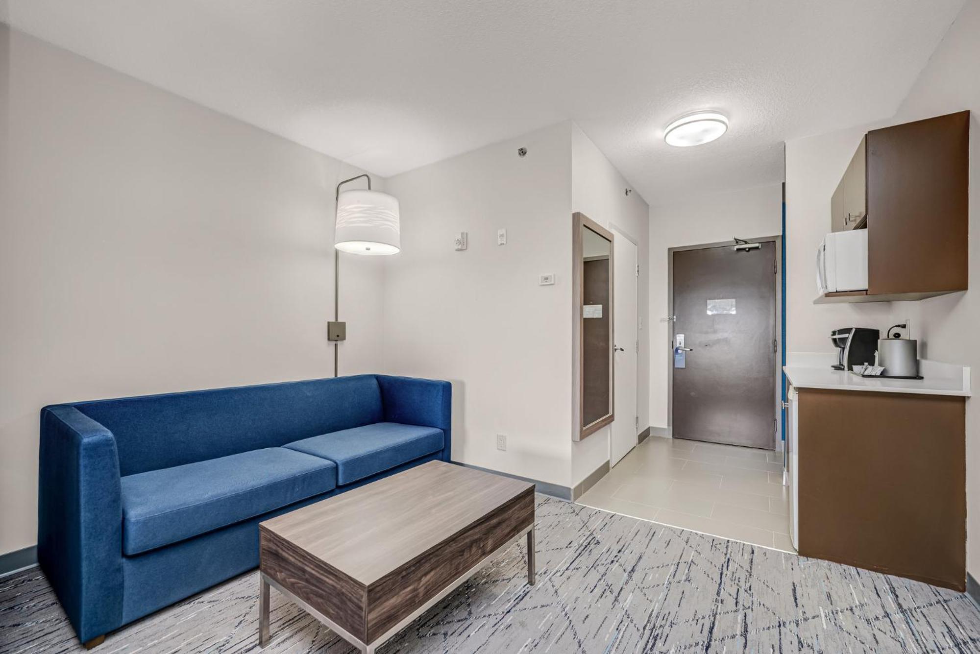 Holiday Inn Express Hotel & Suites-Edmonton South By Ihg Ngoại thất bức ảnh