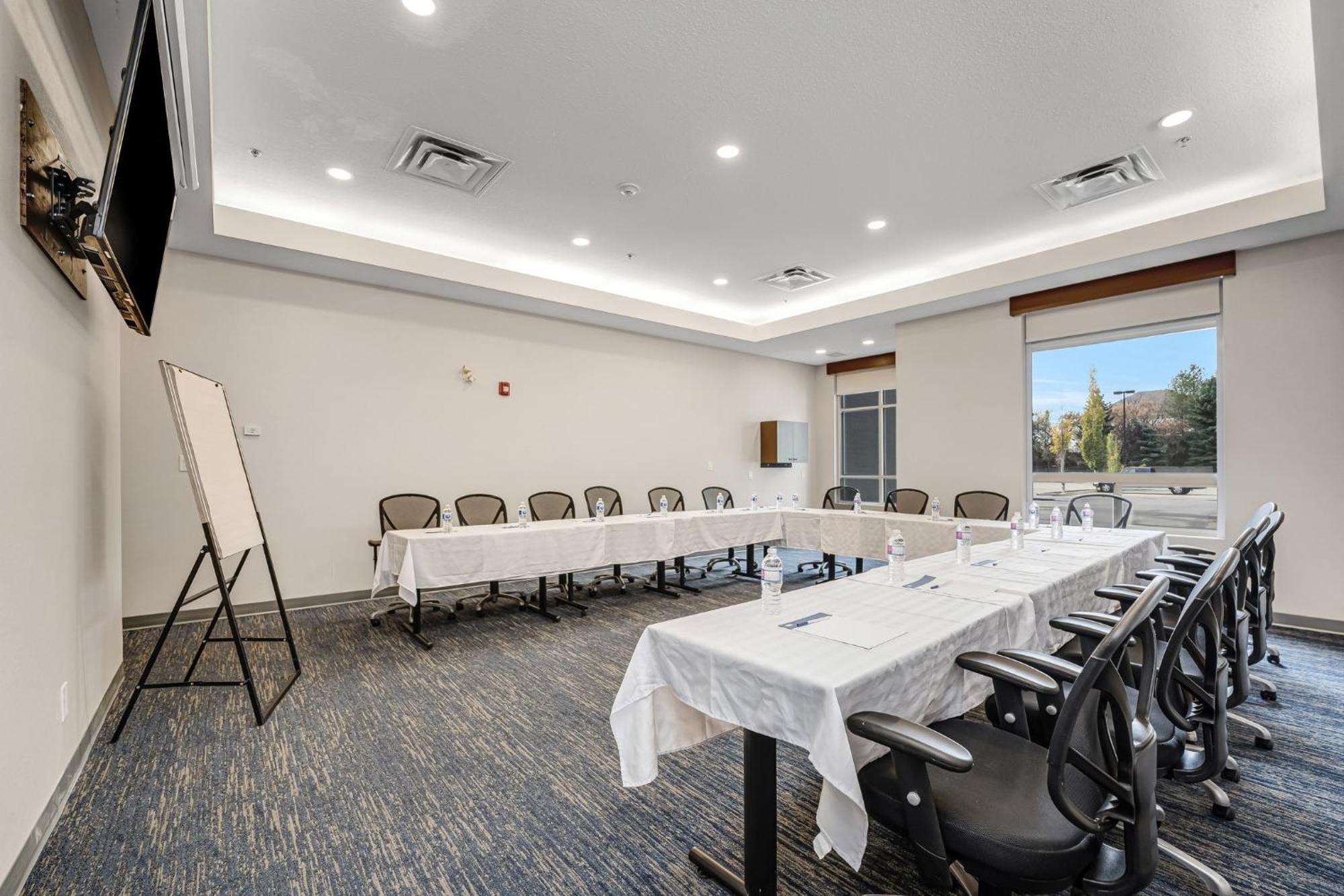 Holiday Inn Express Hotel & Suites-Edmonton South By Ihg Ngoại thất bức ảnh