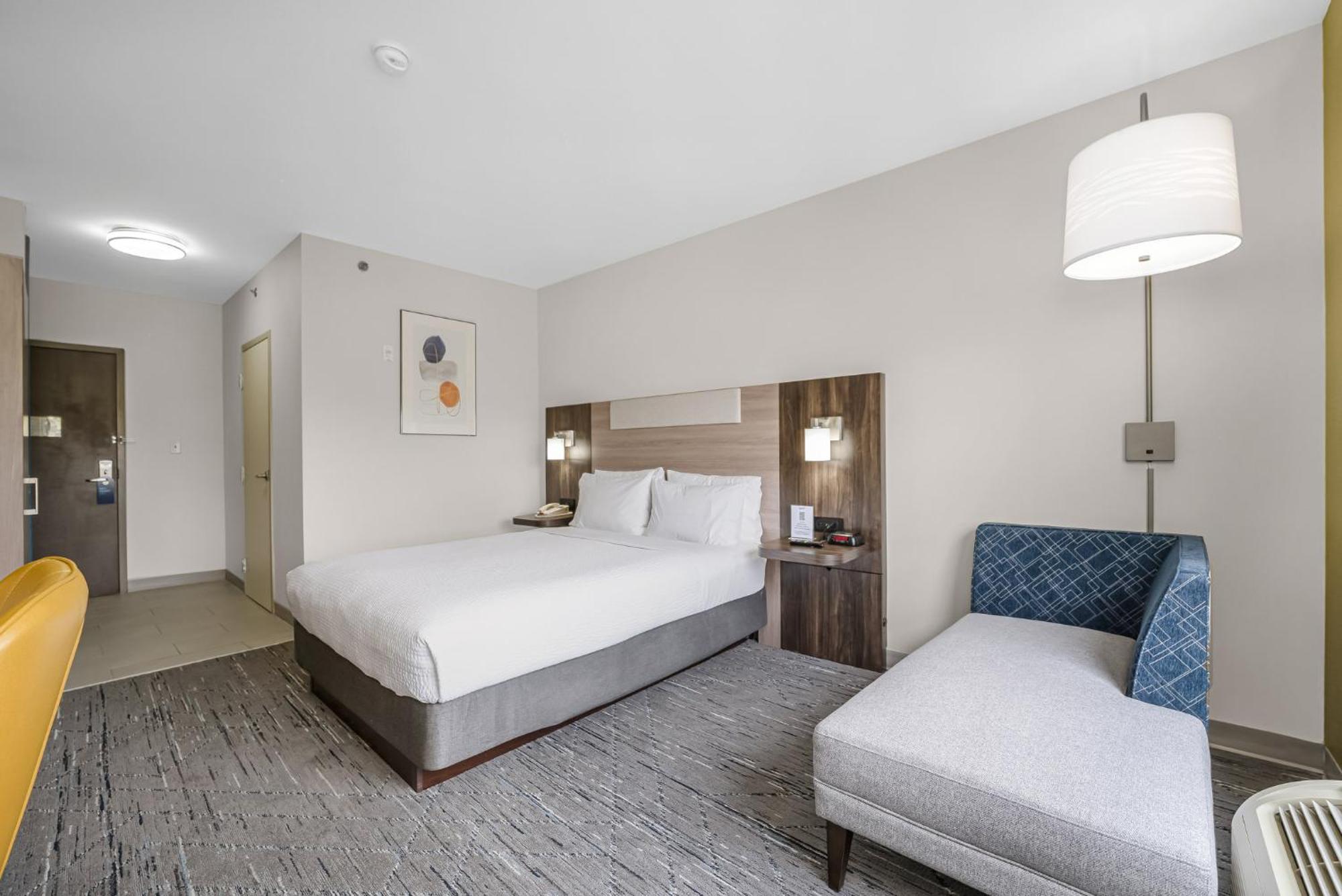 Holiday Inn Express Hotel & Suites-Edmonton South By Ihg Ngoại thất bức ảnh