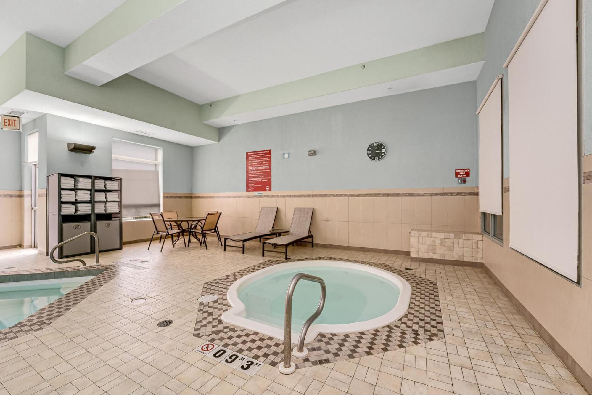 Holiday Inn Express Hotel & Suites-Edmonton South By Ihg Ngoại thất bức ảnh
