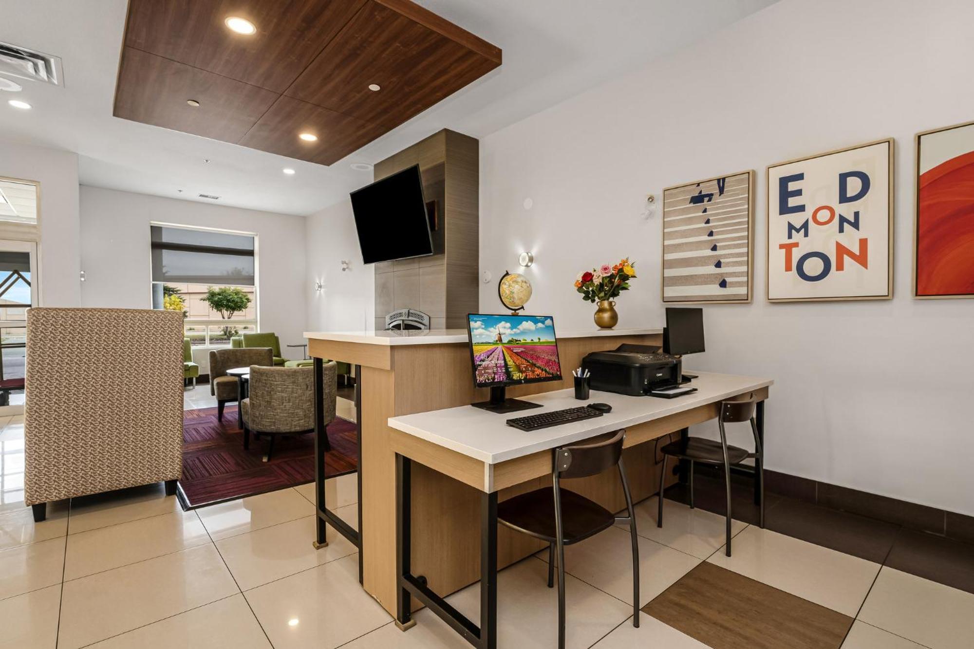 Holiday Inn Express Hotel & Suites-Edmonton South By Ihg Ngoại thất bức ảnh