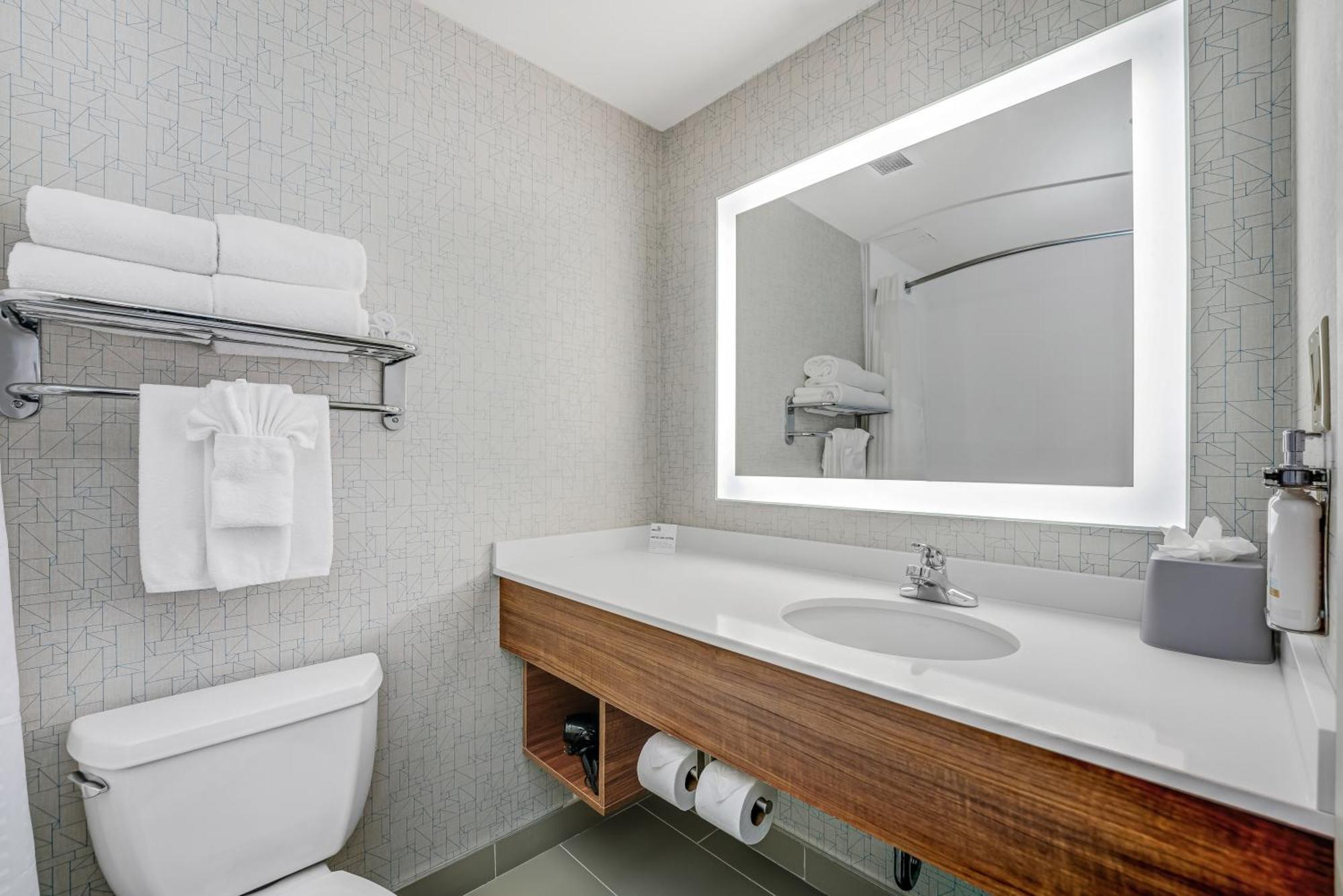 Holiday Inn Express Hotel & Suites-Edmonton South By Ihg Ngoại thất bức ảnh